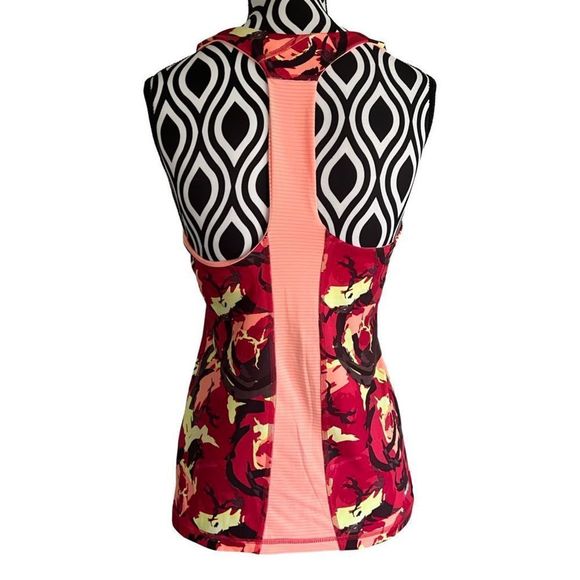 Like🆕 NORTHFACE red active tank, size S - Picture 3 of 5